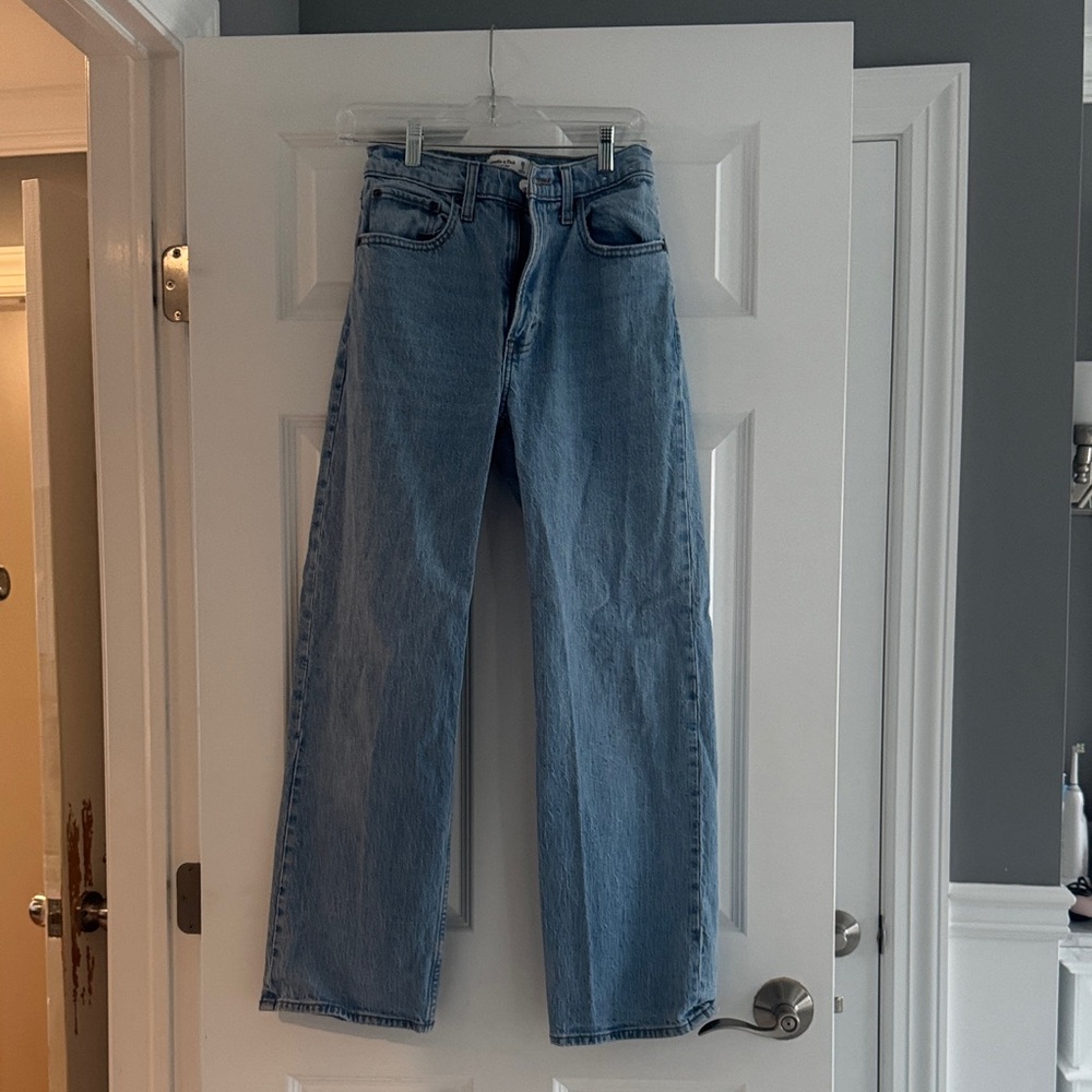 Abercrombie the 90s relaxed high rise Jean